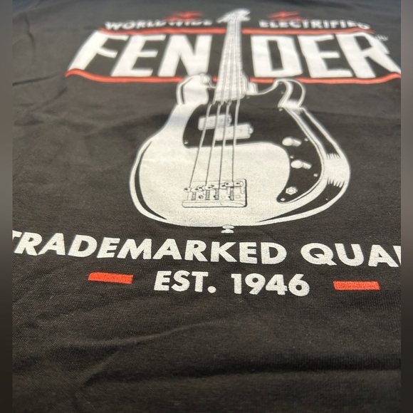FENDER Black Graphic Tee with a Fender Guitar Logo Unisex - Picture 7 of 7